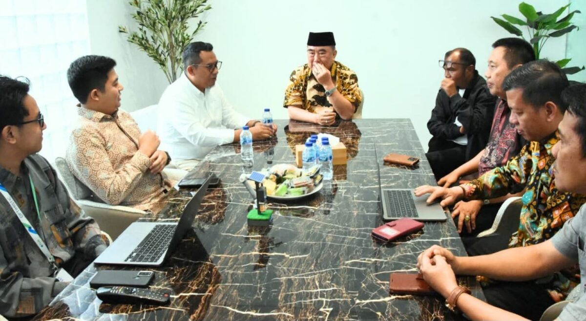Bupati Tanggamus Moh. Saleh Asnawi saat bertemu staf khusus Menaker RI dan calon investor di Jakarta, Kamis 20 November 2025 | Dok. Diskominfotik Tanggamus.