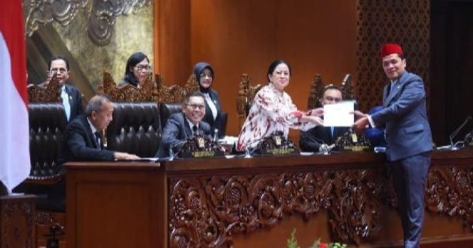 Penyerahan Rancangan Kitab Undang-Undang Hukum Acara Pidana (RKUHAP) resmi disahkan menjadi Undang-Undang, Rabu 19 November 2025.
