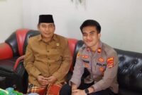 Kapolsek Talang Padang Iptu Alfiyan Almasruri Ali saat silaturahmi ke kediaman Ketua MUI Tangamus KH. Rais, Minggu 23 November 2025 | Dok. Humas Polres Tanggamus.