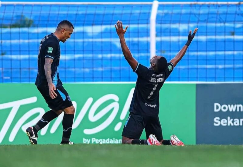 Aksi Jhon Mena usai mencetak gol ke gawang Persiku Kudus di Stadion Wergu Wetan, Kudur (Foto:Instagram @persa.fc)