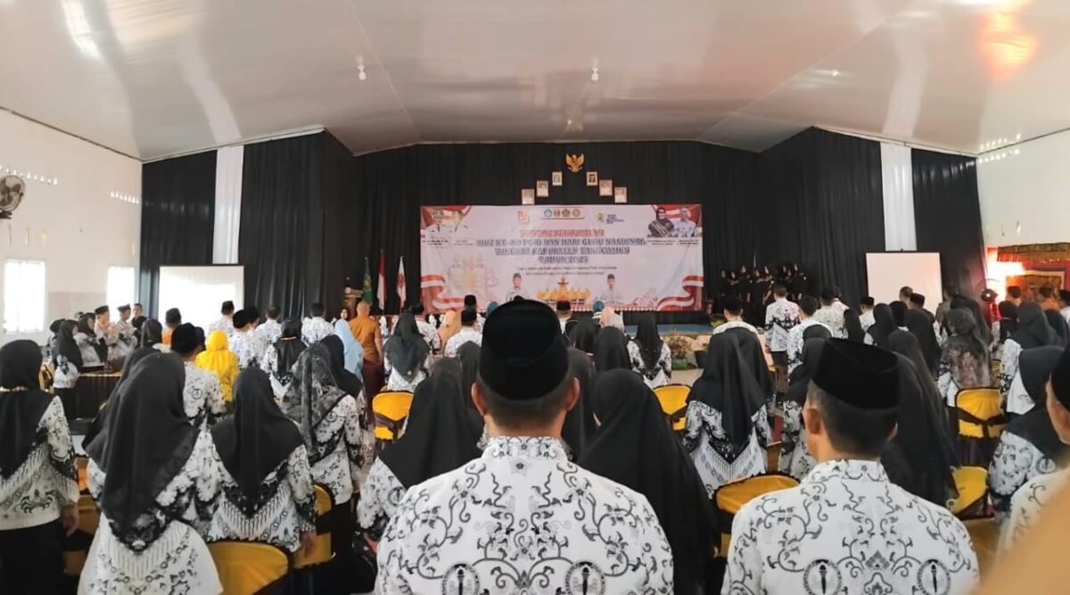 Kemeriahan HUT ke 80 PGRI Tanggamus yang digelar di Aula SMAN 2 Kota Agung, Senin (24/11/2025) | Herdi/Media Prioritastv.com