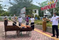Pemusnahan barang bukti yang telah berkekuatan hukum tetap di Kejaksaan Negeri Pringsewu, Selasa 25 November 2025 | Dok. Kejari Pringsewu.