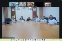 Bawaslu Pesisir Barat saat menerima visting Komisi Informasi Lampung via zoom meeting, Rabu 26 November 2025.