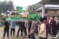 Jenazah korban Johan saat hendak dibawa menuju pemakaman, Jumat 28 November 2025 | ist/Media Prioritastv.com.