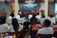 Wabup Tanggamus Agus Suranto didampingi Kadis Koperindag Retno Noviana Damayanti saat memberikan arahan kepada peserta pelatihan KDMP di Aula Hotel 21 Gisting, Kamis (27/11/2025) | Herdi/Media Prioritastv.com.
