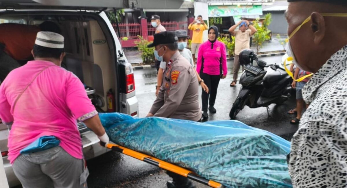 Polisi dan pihak medis saat melakukan evakuasi jenazah menuju RSUD Batin Mangunang, Kota Agung, Tanggamus, Jumat 28 November 2025 | ist/Media Prioritastv.com.