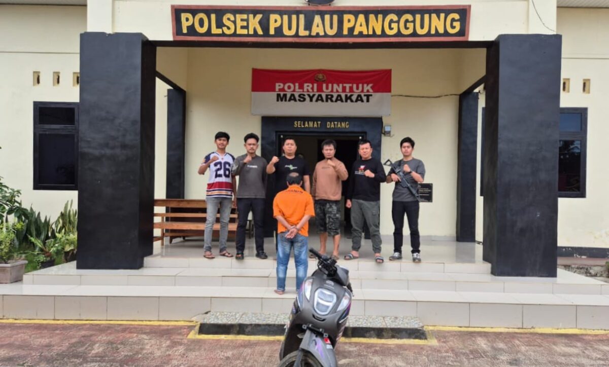 Tersangka Curamor Alan Pandebi saat ditunjukan oleh Polsek Pulau Panggung, Tanggamus, sebelum dijebloskan ke sel tahanan, Sabtu 29 Nobember 2025 | ist/Media Prioritastv.com.