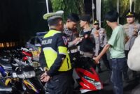Pihak kepolisian usai menertibkan aksi balap liar di Islamic Center Kota Agung, Sabtu 30 November 2025 | Dok. Humas Polres Tanggamus.