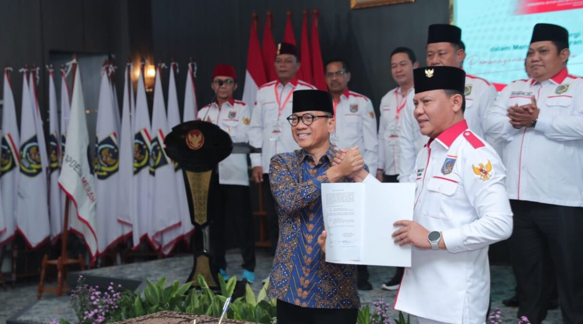 Menteri Desa dan Pembangunan Daerah Tertinggal (Mendes PDT), Yandri Susanto menghadiri pelantikan Dewan Pengurus Pusat (DPP) Asosiasi Pemerintah Desa Seluruh Indonesia (Apdesi) Merah Putih. Dok: Kemendes PDT Republik Indonesia.