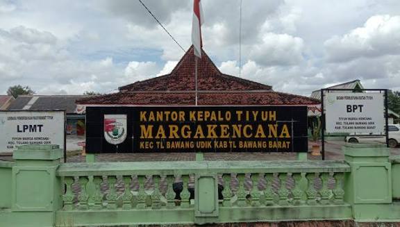 Kantor Kepalo Tiyuh Marga Kencana Tulang Bawang.