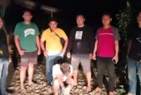 Tersangka Nazril Sabana, pelaku pencurian sepeda motor dan 2 handphone di Pekon Banjarsari, Talang Padang bersama Saipul usai ditangkap di Dusun Suka Mulya, Pekon Banjarnegeri, Cukuh Balak, Tanggamus pada Kamis 20 November 2025 | ist/Media Prioritastv.com. 