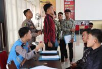 Proses pendaftaran proses verifikasi berkas calon siswa bintara Brimob di Polres Tanggamus, Senin 17 November 2025 | Dok. Humas Polres Tanggamus.
