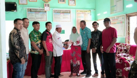 Penyerahan bantuan langsung tunai dana desa di Pekon Sampang Turus, Wonosobo, Tanggamus, Jumat 21 November 2025 | Hardi Suprapto/Media Prioritastv.com.