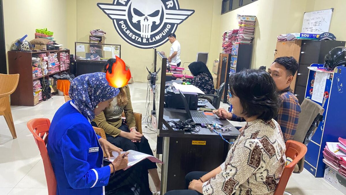 Pengacara Nurul Hidayah hadir mendampingi tersangka Windi, memastikan hak-hak kliennya terpenuhi selama pemeriksaan lanjutan di Mapolresta Bandar Lampung.(Prioritastv.com/Nurul Hidayah)