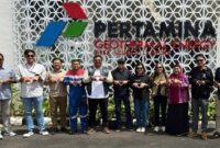 Foto bersama punggawa PGE Ulu Belu Tanggamus dan Save Children di are kantor PGE setempat, Jumat 7 November 2025, lalu | Dok. PGE Ulu Belu.