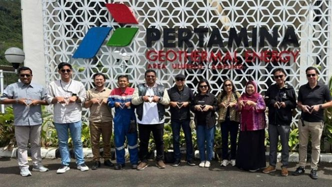 Foto bersama punggawa PGE Ulu Belu Tanggamus dan Save Children di are kantor PGE setempat, Jumat 7 November 2025, lalu | Dok. PGE Ulu Belu.