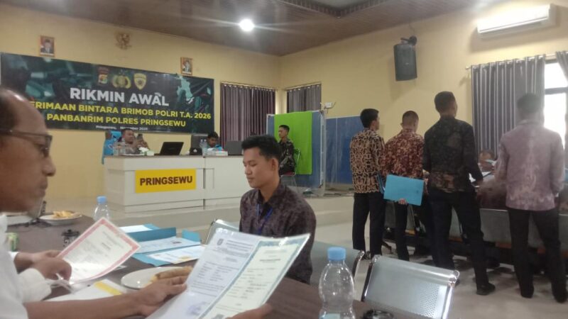 Suasana seleksi Bintara Brimob 2026 di Polres Pringsewu berlangsung disiplin dan transparan.(Prioritastv.com/Istimewa)