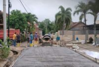 pembangunan jalan rabat beton di RT 08 Dusun 02. Proyek sepanjang 100 meter ini diharapkan memperlancar akses warga dan mendukung aktivitas ekonomi masyarakat setempat.(Foto: Prioritas TV.com/istimewa)