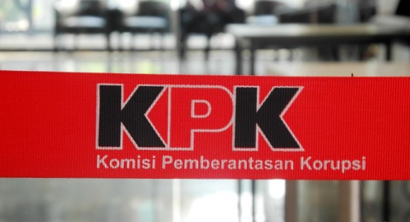 Segel KPK di Rumah Dinas Gubenur Riau.