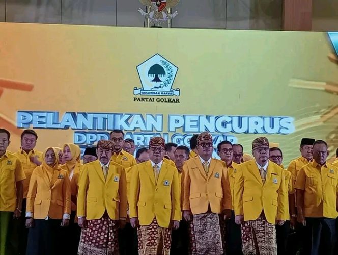 Ketua Golkar Lampung Hanan A Rozak bersama Sekretaris Aprozi Alam dan jajaran pengurus usai prosesi pelantikan.(Foto: Prioritastv.com/istimewa)
