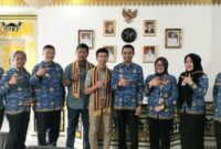 Wabup Tanggamus Agus Suranto saat menerima tim KLHK dalam penilaian Adipura 2025.