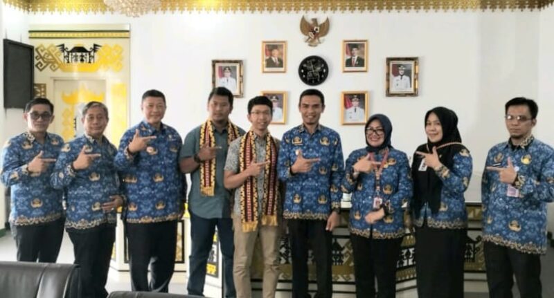 Wabup Tanggamus Agus Suranto saat menerima tim KLHK dalam penilaian Adipura 2025.
