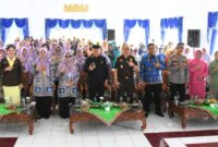 Foto bersama usai pelantikan GOW Tanggamus, Senin 1 Desember 2025.