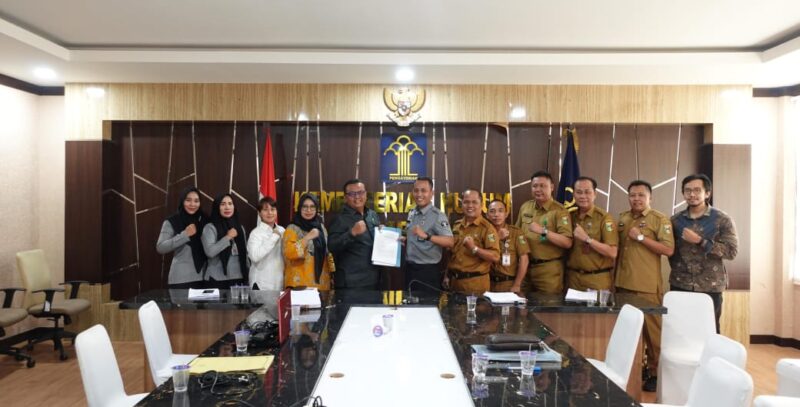 Foto bersama usai rampungnya harmonisasi 3 Ranperda Tanggamus di Kemenkum Lampung, Selasa 2 Desember 2025 | Dok. Kanwil Kemenkum Lampung.
