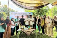 Foto bersama Alief Chandra bersama warga usai reses di Pekon Argopeni, Sumberejo, Jumat 5 Desember 2025.