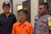 Tersangka ES usai ditangkap sebelum dijebloskan penjara, Sabtu 6 Desember 2025 | Dok. Humas Polres Pringsewu.