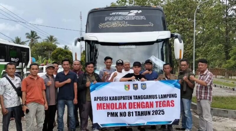 Rombongan DPC Apdesi Tanggamus saat persiapan bertolak ke Jakarta dimulai dari Rest Area Pugung, Minggu 7 Desember 2025, sore.