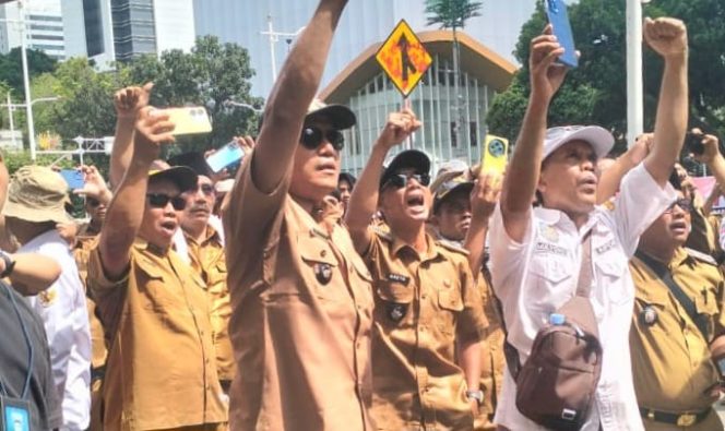 Ketua DPC Apdesi Tanggamus Mirza saat memimpin aksi damai di Jakarta, Senin 8 Desember 2025 | Dok. DPC Apdesi Tanggamus.