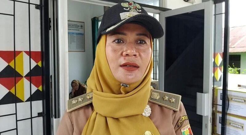 Lurah Pasar Madang Mega Sari saat mengucapkan terimakasih kepada Bupati Tanggamus atas tinjauan dan bantuan paskabanjir termasuk kepad pelaku usaha untuk warga di Lingkungan Kapuran, Kota Agung, Senin (08/12/2025) | Herdi/Media Prioritastv.com.