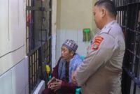 Salah satu rombongan ustad Sukiar saat memberikan siraman rohani kepada tahanan Polres Tanggamus, Jumat 12 Desember 2025 | Dok. Humas Polres Tanggamus.
