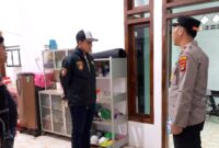 Kasat Reskrim Polres Tanggamus AKP Khairul Yassin dan Kapolsek Pugung dalam rangkaian olah TKP pembunuhan di Way Pring, Pugung, Tanggamus, Minggu 14 Desember 2025 | Dok. Humas Polres Tanggamus.