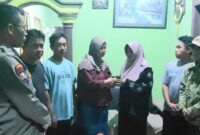 Kedua orang tua korban dan terduga pelaku penganiayaan yang viral di Kecamatan Pardasuka, Pringsewu saling memaafkan usai mediasi, Senin 15 Desember 2025, malam | Dok. Humas Polres Pringsewu. 