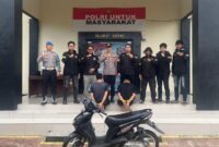 Tersangka Begal Motor di Gunung Meraksa, Pulau Panggung, Tanggamus yang ditangkap polisi sebelum dijebloskan penjara, Rabu 17 Desember 2025 | Dok. Humas Polres Tanggamus.