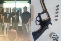 Kolase foto tersangka yang diamankan dan barang bukti senjata api rakitan berikut 5 amunisinya | Dok. Humas Polres Pringsewu.
