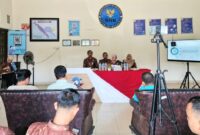 Kepala BNNK Tanggamus, Diani Indramaya saat memberikan penjelasan dalam konferensi persi di kantor BNNK setempat, Selasa 23 Desember 2025 | Herdi/Media Prioritastv.com.