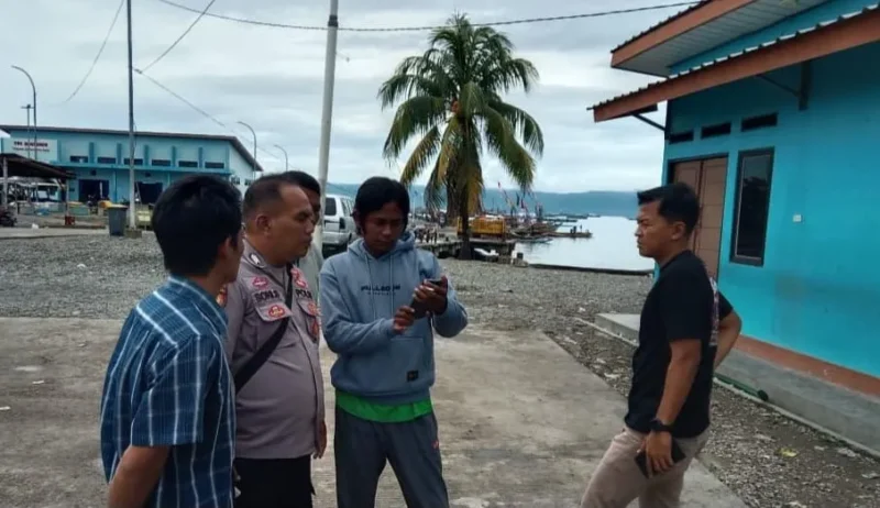 Anggota Polsek Kota Agung saat melakukan pendalaman dugaan parkir ilegal di TPI Kota Agung, Tanggamus, Jumat 26 Desember 2025 | Dok. Humas Polres Tanggamus.