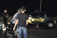 Polisi saat melakukan penindakan dugaan balap liar di Lakaran, Wonosobo, Tanggamus, Minggu 28 Desember 2025 | Dok. Humas Polres Tanggamus.