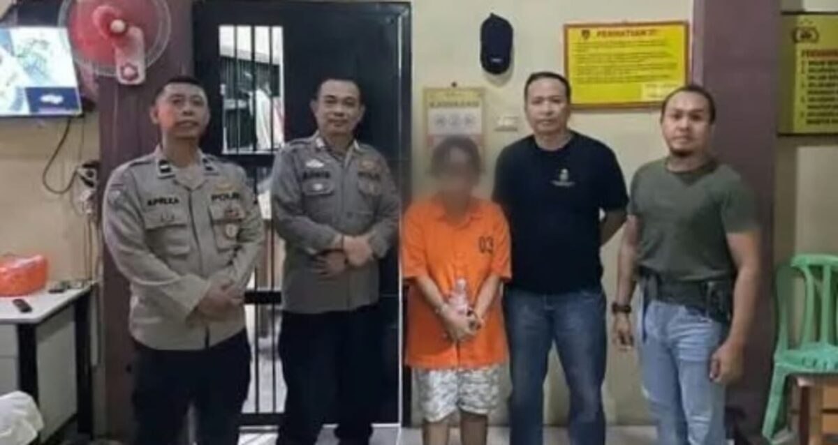 Tersangka Novitasari setelah ditangkap sebelum dijebloskan penjara, Kamis 25 Desember 2025 | Dok. Humas Polres Pringsewu.