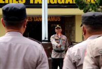 Kapolres Tanggamus AKBP Rahmad Sujatmiko saat memberikan arahan kepada personilnya, Senin 29 Desember 2025 | Dok. Humas Polres Tanggamus.