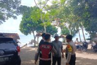 Anggota Polres Tanggamus saat melaksanakan patroli pantai di wilayah Kota Agung Timur, Selasa 30 Desember 2025 | Dok. Humas Polres Tanggamus.