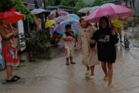 BPBD Pringsewu Turun ke Suku 5, Warga Keluhkan Banjir yang Tak Pernah Usai,(Foto: Prioritastv.com/Dok Nurul Hidayah)
