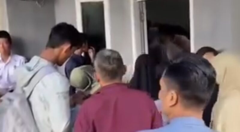 Situasi kedatangan jenazah Novia Nurwana di Pekon Margoyoso, Sumberejo, Tanggamus, Rabu 10 Desember 2025.