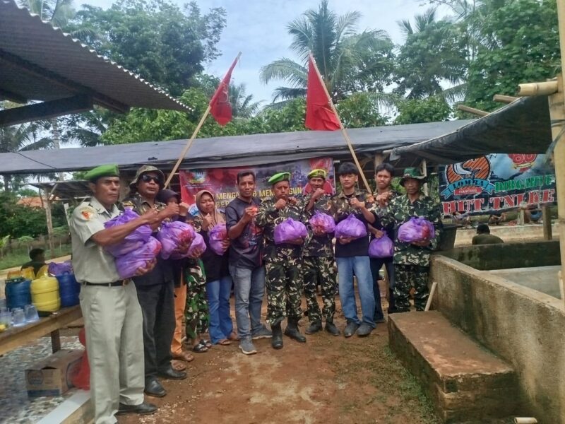 Kebersamaan TNI dan masyarakat terlihat hangat saat Intel Kodim 0424/Tanggamus menggelar Mancing Mania dan bakti sosial di Waringinsari Barat, Sukoharjo, Minggu (14/12/2025), dalam rangka menyambut Hari Juang Kartika.(Foto: Prioritastv.com/Dok Jontri)