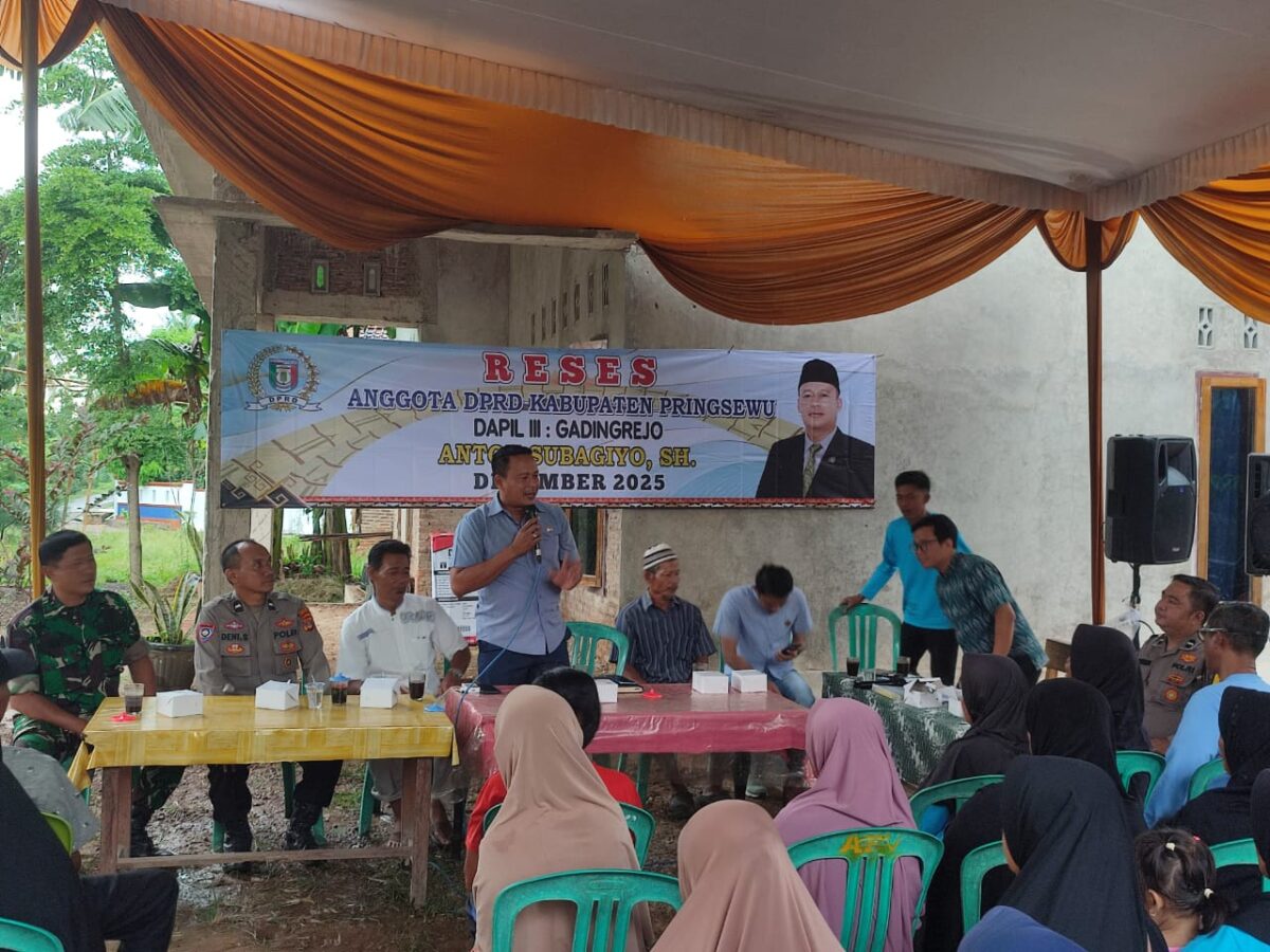 Anton Subagiyo, SH berdialog langsung dengan warga Pekon Mataram saat reses DPRD Pringsewu,(Foto: Prioritastv.com/Dok Anton Subagyo)