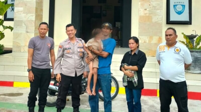Anak tunarungu yang sempat hilang setelah ditemukan dan dibawa ke Polsek Kota Agung, Minggu 4 Januari 2025 | Dok. Humas Polres Tanggamus.