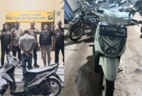 Kolase foto usai tersangka ditangkap Polsek Pugung dan barang bukti sepeda motor yang diamankan, Rabu 31 Desember 2025 | Dok. Humas Polres Tanggamus.